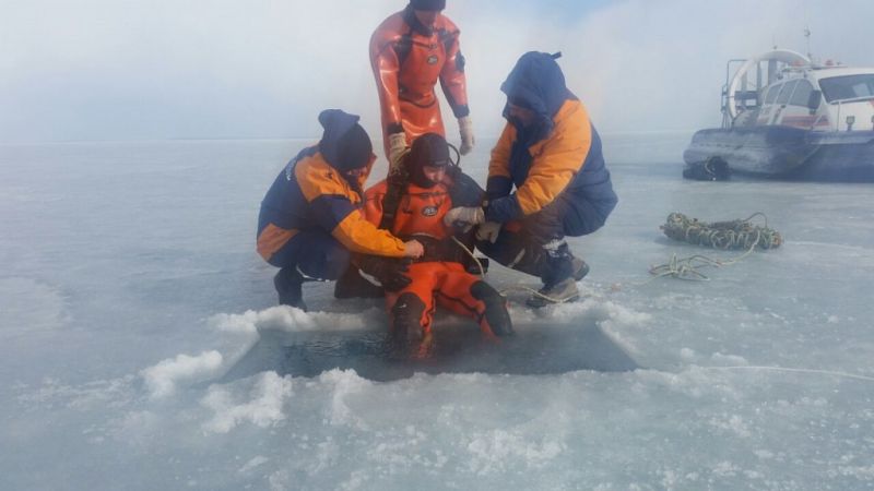 Водолаз зимой