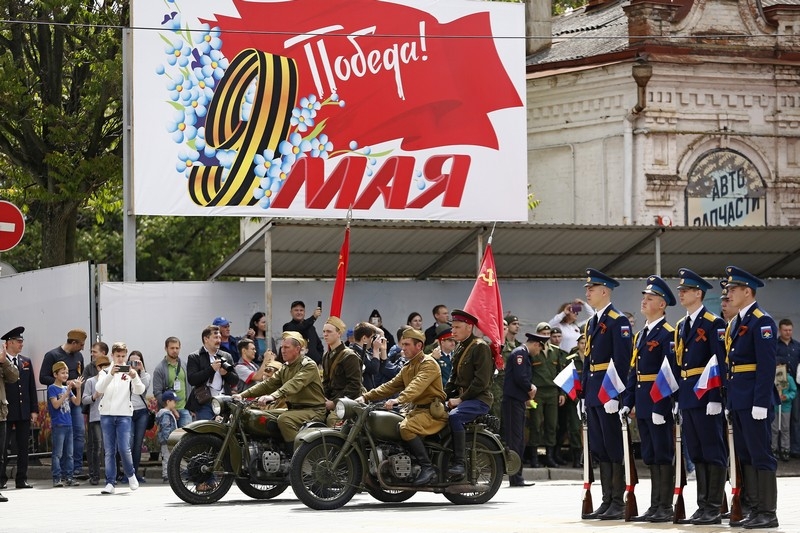 9 мая какой праздник есть. Празднование 9 мая. С праздником днем Победы. Празднование дня Победы. Фото празднования 9 мая.