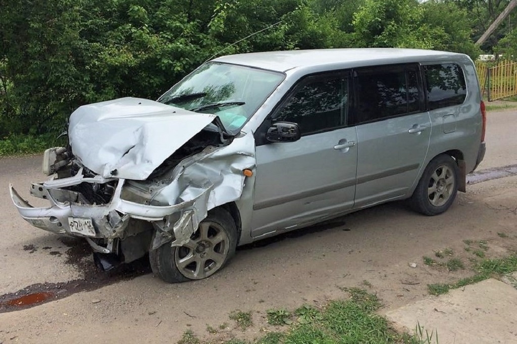 Пробокс уссурийск. Разбитый Тойота Пробокс 2008. Авария Toyota Пробокс. Toyota Probox после ДТП. Разбитый спереди Пробокс белый.