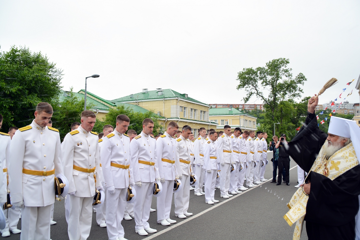 Высшее военно морское образование. ТОВВМУ ВМФ. Выпуск ТОВВМУ 2001. Адмиралы выпускники ТОВВМУ. ТОВВМУ Владивосток.