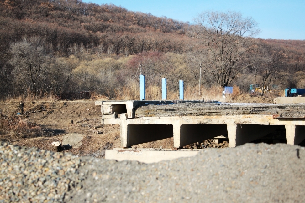 Погода село кроуновка. Село Кроуновка Приморский край. Кроуновка новый мост. Строительство нового Приморский край. Родник в бохайской долине в селе Кроуновка.