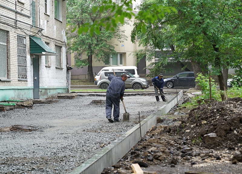 Правила благоустройства хабаровск. Благоустройство Хабаровск. Дворы Хабаровска. Десятка из двора. Несколько десяток во дворе.