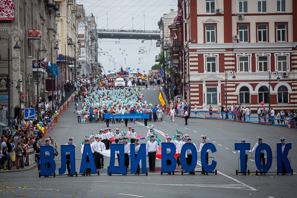 Владивосток население численность 2024. Владивосток население. Население города Владивосток. Центральная улица Владивостока. Насиление Владивостоке.