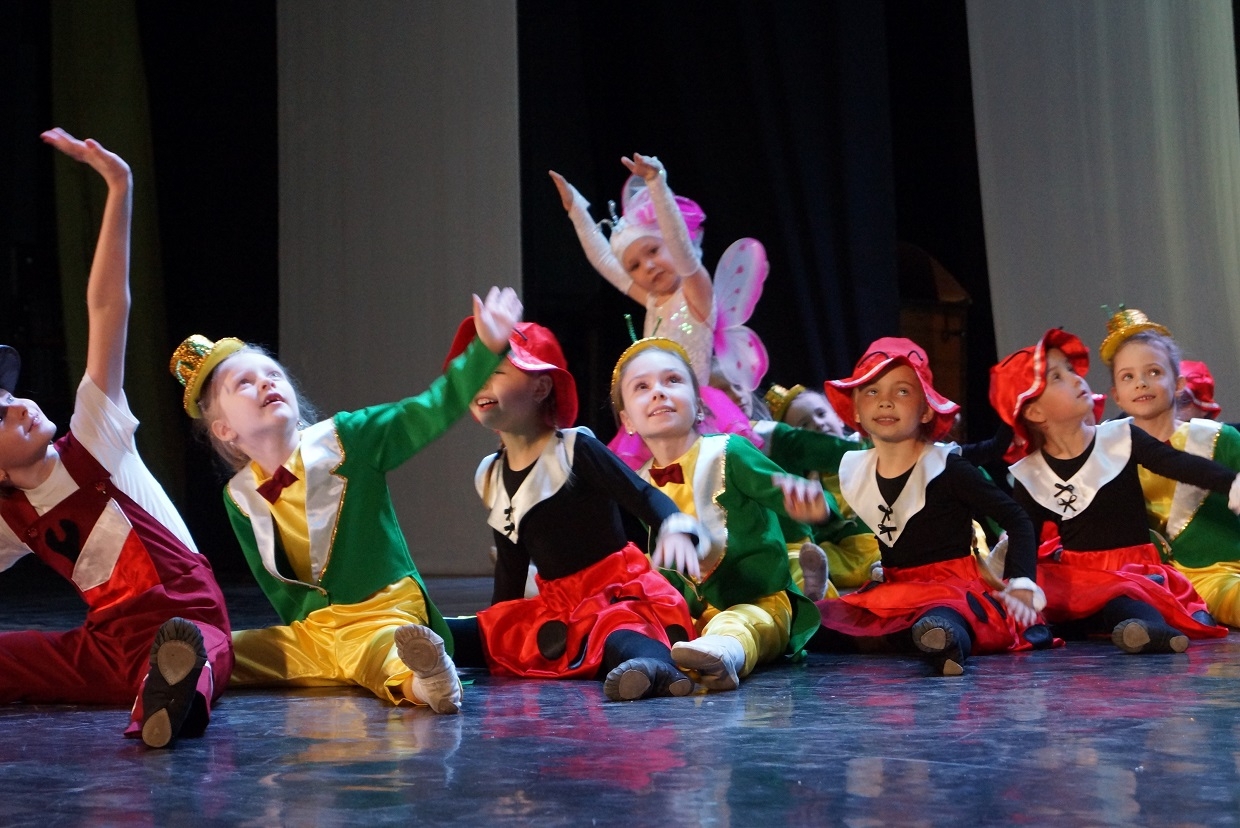 9 мая коркино. Аллегро танцы. Детский театр Аллегро Северск. Детская студия Астраханского театра танца.