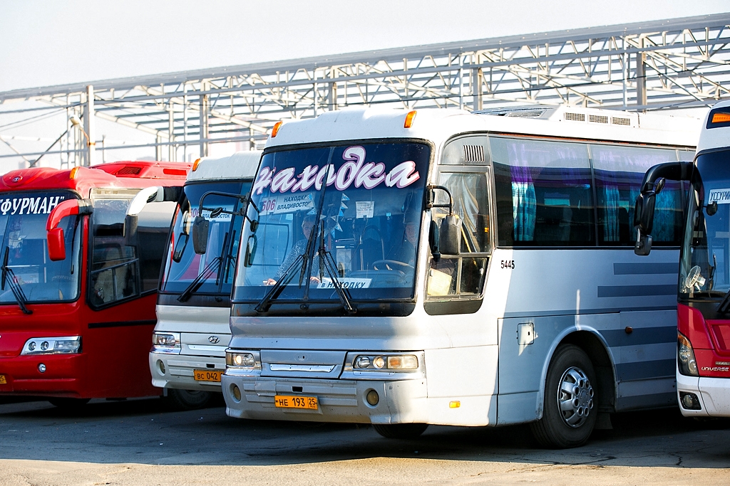 Номер автовокзала спасск. Автовокзал Спасск Дальний. Владивостокский автобус. Автобусный парк находка. Автобус Приморский край Владивосток.