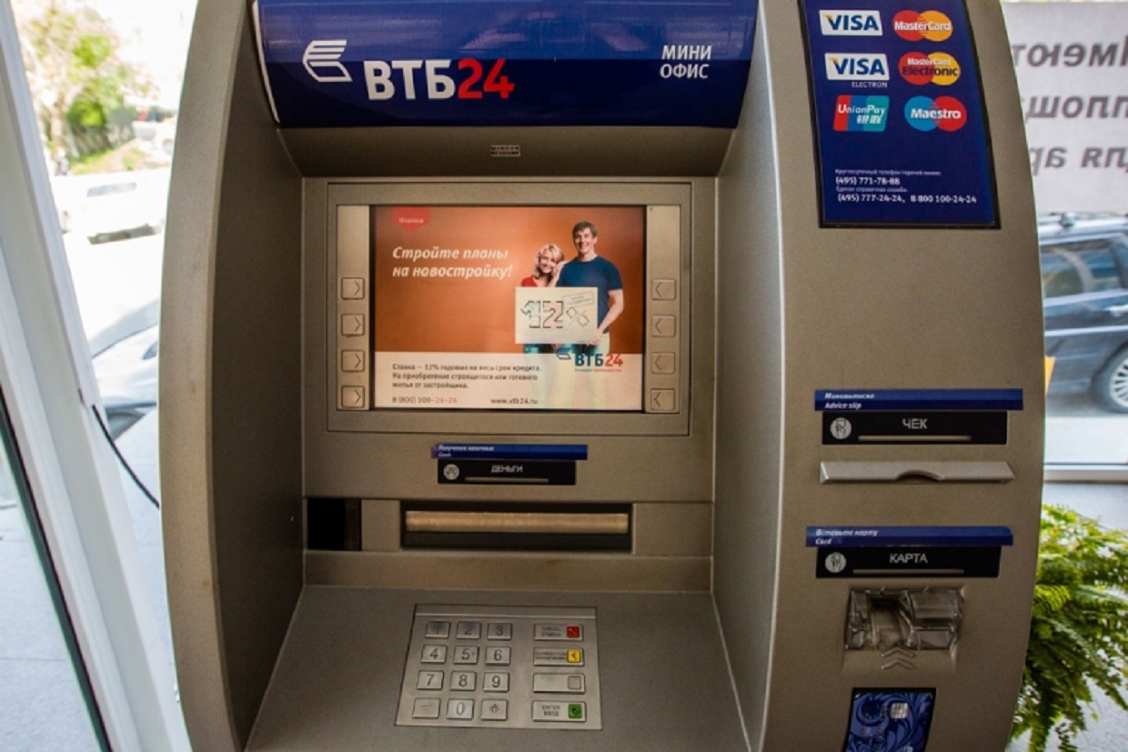 В каких банкоматах можно положить на втб. Банкомат ВТБ. Терминал ВТБ. Банкомат ВТБ фото. Банкомат ВТБ снятие наличных.