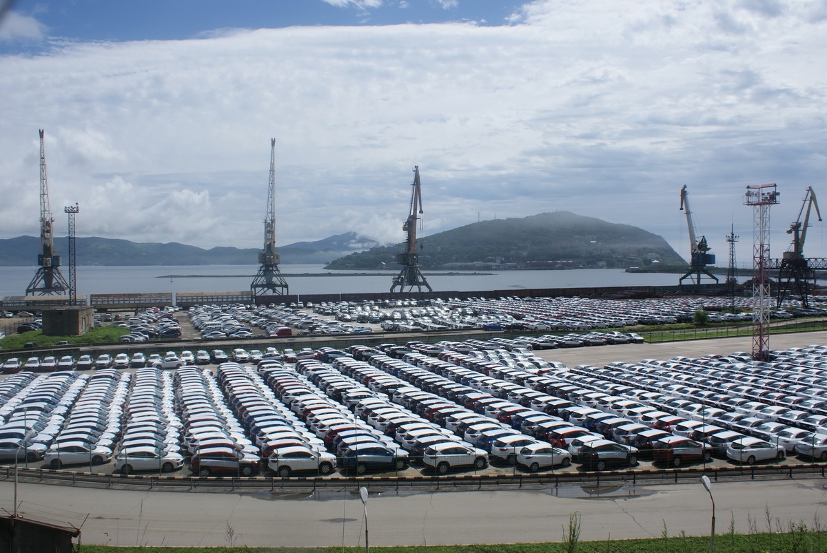 Vladivostok auto. Таможня порт Владивосток. Таможня Владивосток машины. Автомобили в порту. Порт Владивостока автомобили.