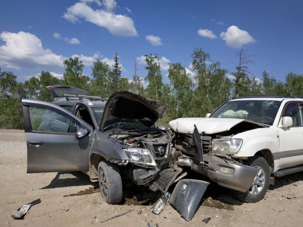 Автоавария лобовое столкновение