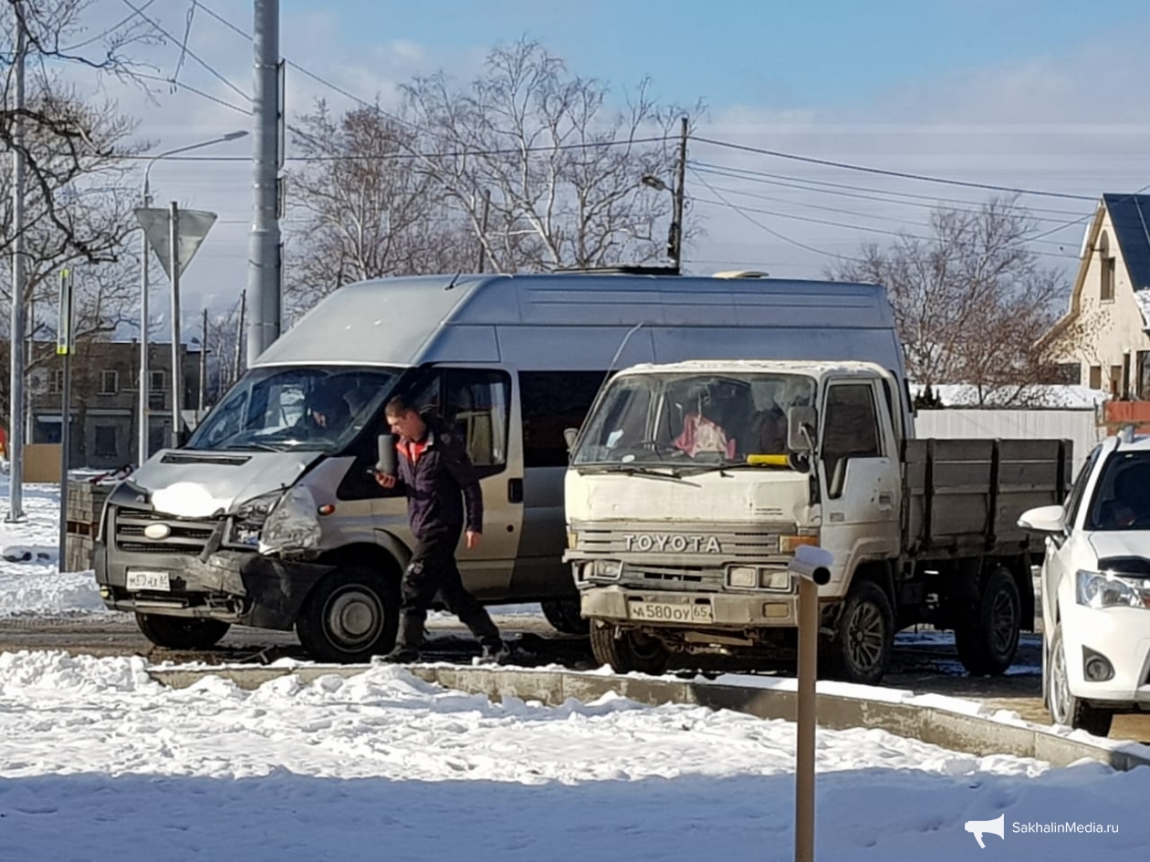 Перекресток южно сахалинск. Ноглики такси Оха комфорт. Ноглики Оха автобус. Такси в Охе Сахалинская область. Южно Сахалин Аварийя газел.