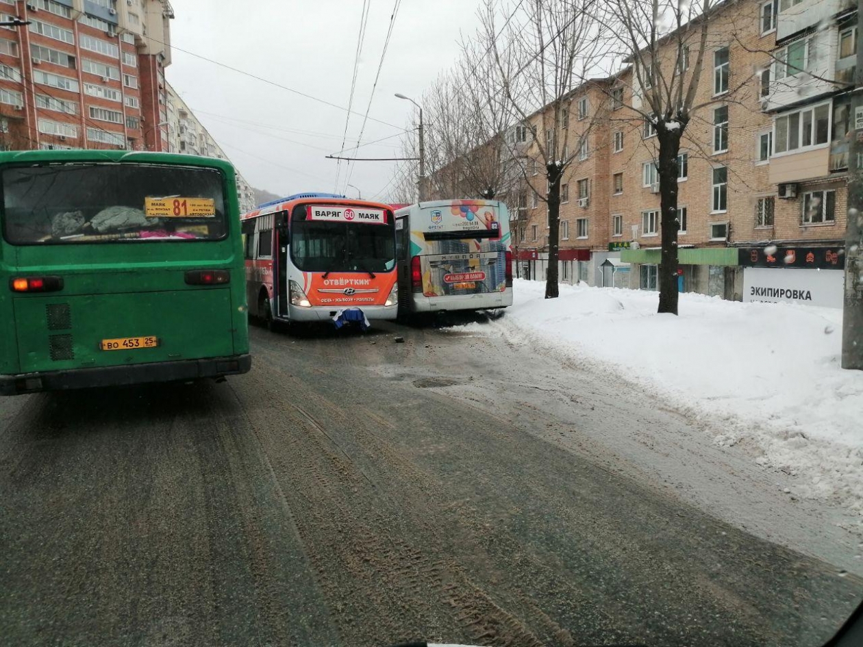 Водитель автобуса не справился с управлением