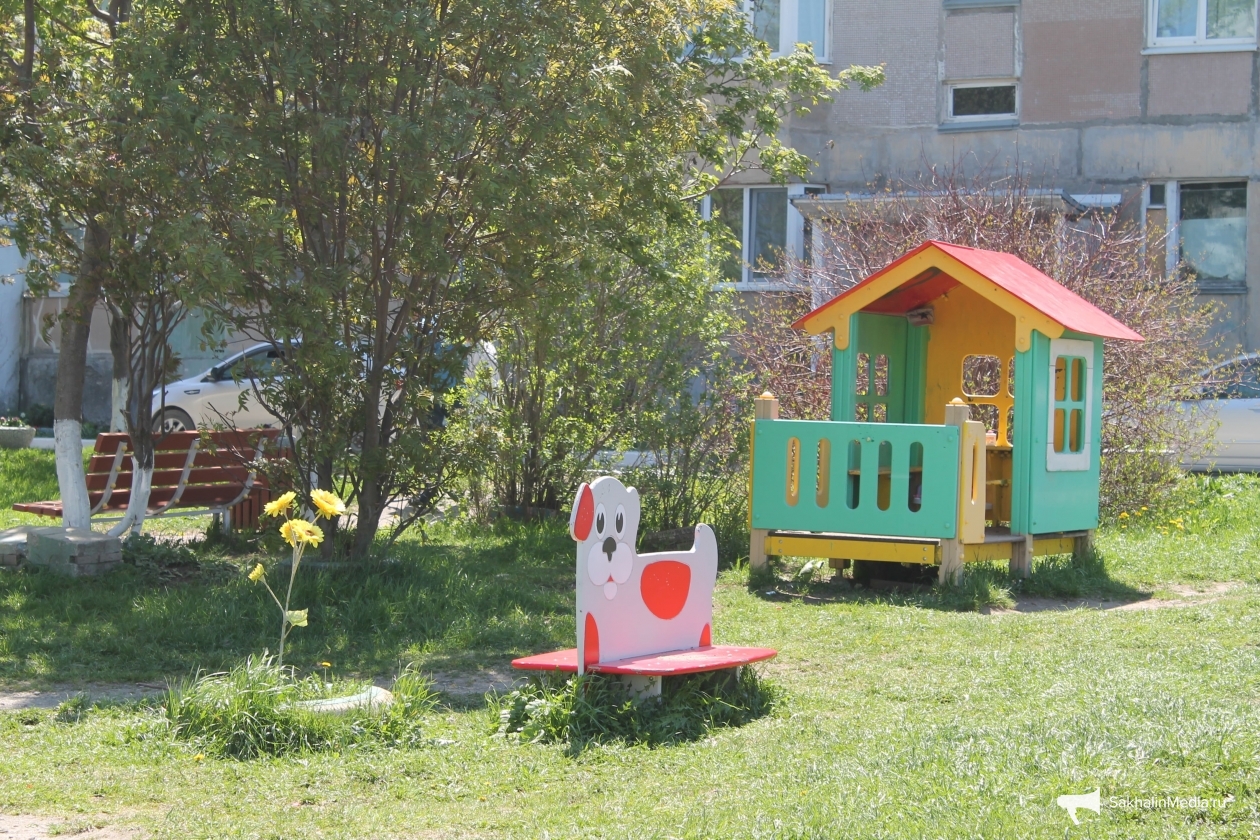 Луговое южное. Детская площадка в планировочном районе Луговое Южно-Сахалинск.