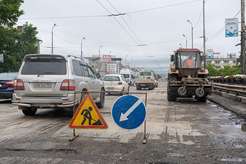 Продолжи дорожное. Сфотана дорога по Хабаровску. Магистральный дорога Хабаровск АВТОШУМ.