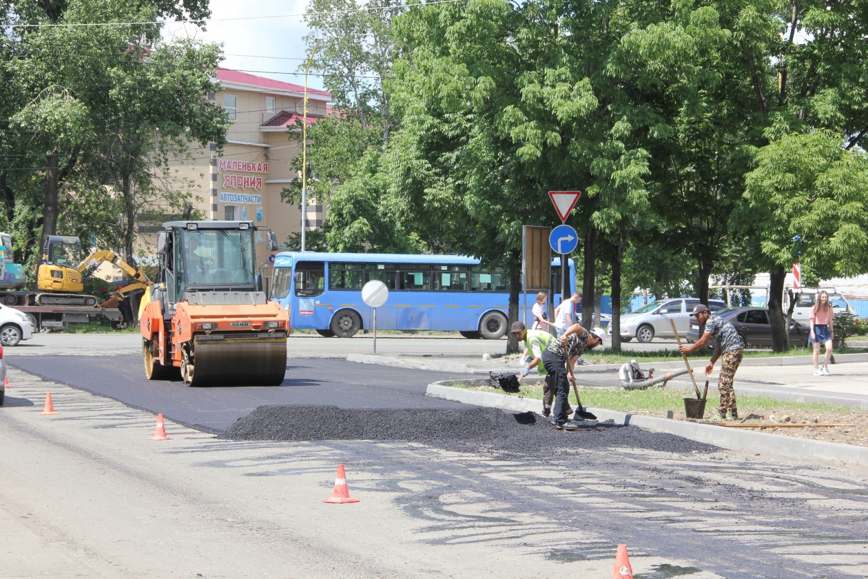 Новости артема приморского края сегодня. Асфальтированы улицы в Севастополе. Дорожник Приморск. Севастополь дорога асфальт.