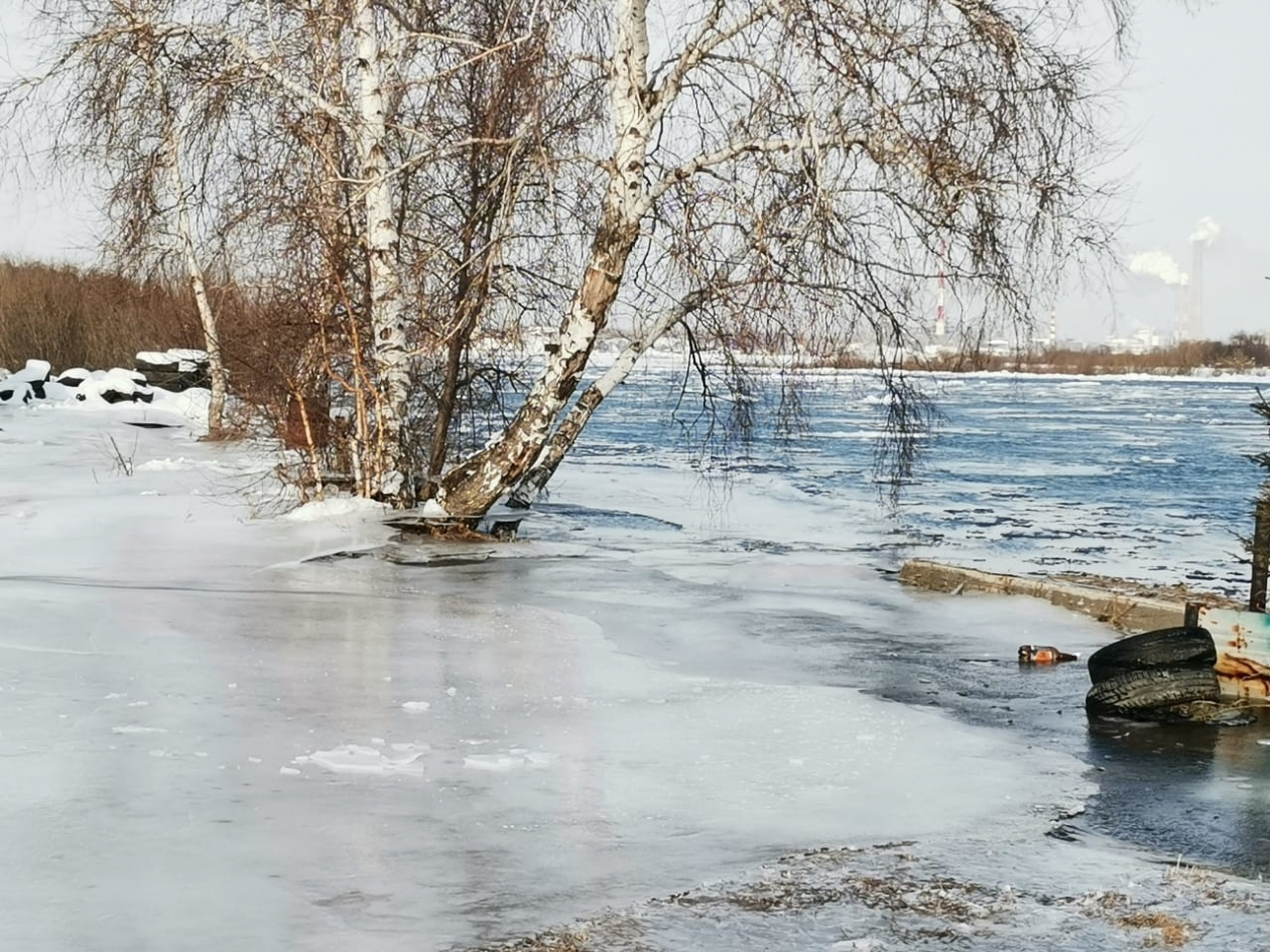 Уровень ангары в иркутске. Подтопление Ангара. Ангара нефть Иркутск.