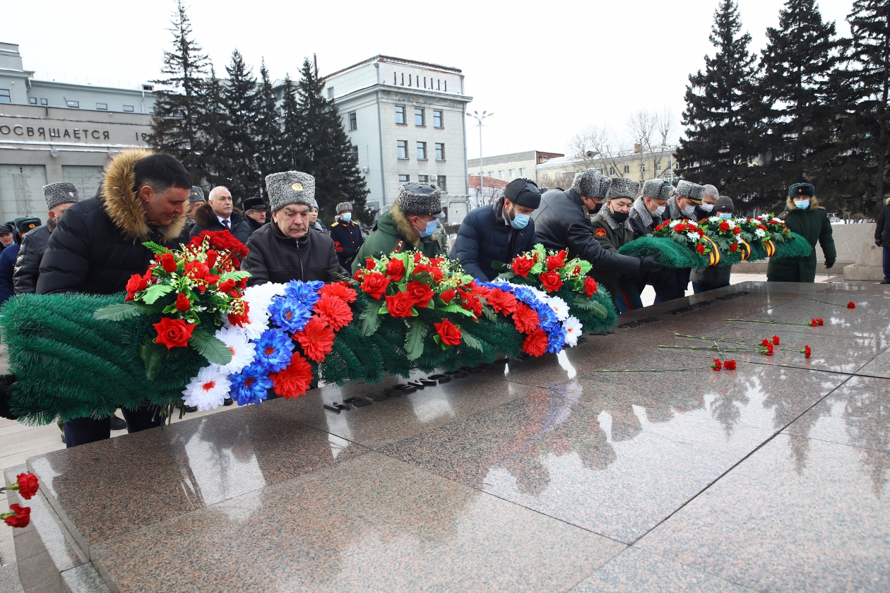 Митинг ко Дню защитника Отечества. Митинг у вечного огня. С днем защитника Отечества Иркутск. Фото 20 февраля.