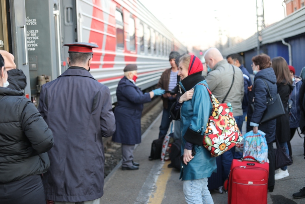 Поезд 381 иркутск северобайкальск остановки. На Юг уходят поезда. До отправления поезда осталось 3 дня. До отправления поезда осталось 2 дня.