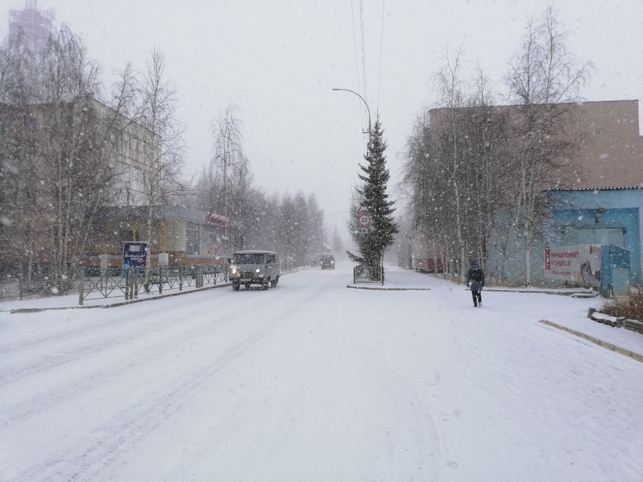 Погода мирном сейчас. Мирный Якутия зима. Мирный Якутия зимой. Зима в Мирном. Якутск зимой.