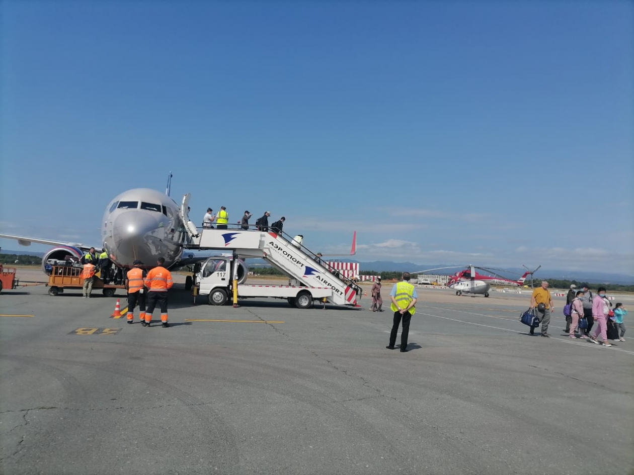 Прямой рейс красноярск южно сахалинск. Приземление в Южно-Сахалинск. Первый рейс Южно-Сахалинск-Пхукет. Самолет путь Казань - Южно-Сахалинск. Южно-Сахалинск Красноярск.