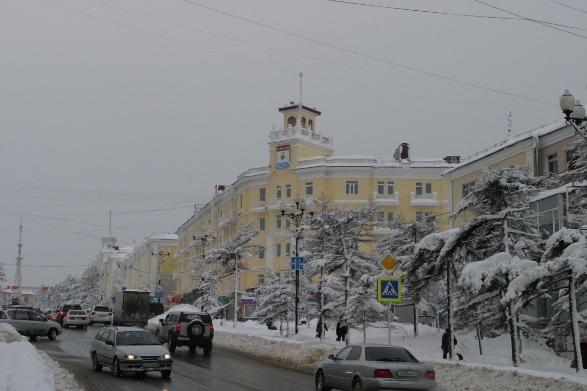 Ситцевый городок магадан улица. Магадан зимой. Магадан фото. Улицы Магадана зимой. Магадан проспект Ленина зима.