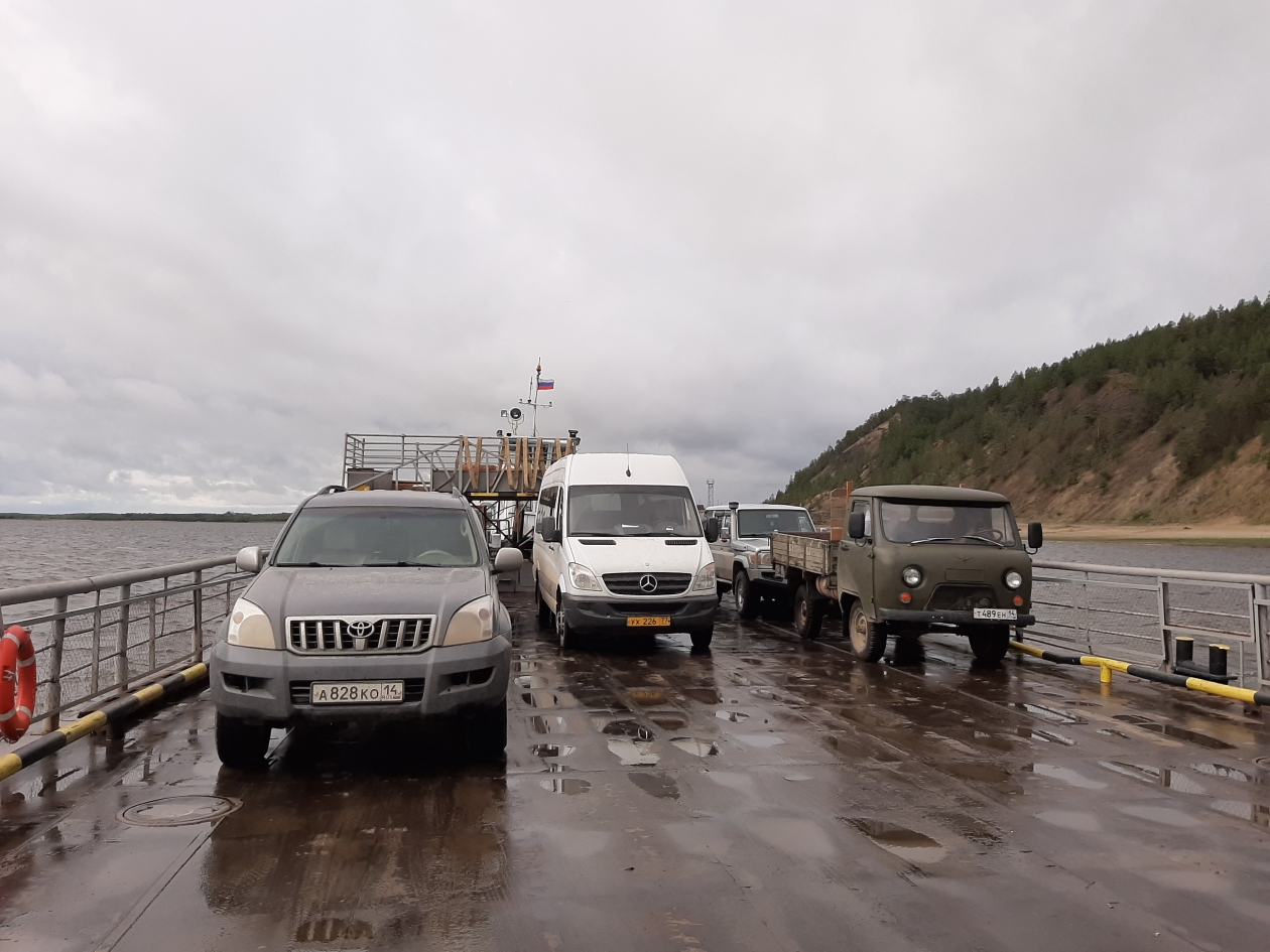 Камера паром якутск. Якутск переправа через Лену. Паромная переправа Якутск Нижний Бестях 2022 фото.