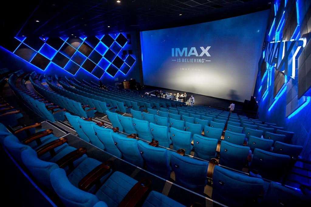 Кинотеатр с самым большим экраном. Кинотеатр океан IMAX зал 1. Океан IMAX Владивосток. IMAX Ялта зал. Что такое аймакс 3д в кинотеатре.