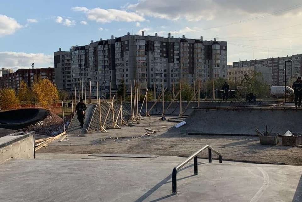 Скейт парк в красноярске. Скейт парк в Красноярске Взлетка. Парк имени 400 летия Красноярска скейтпарк. Скейт парк в Красноярске Ботанический.