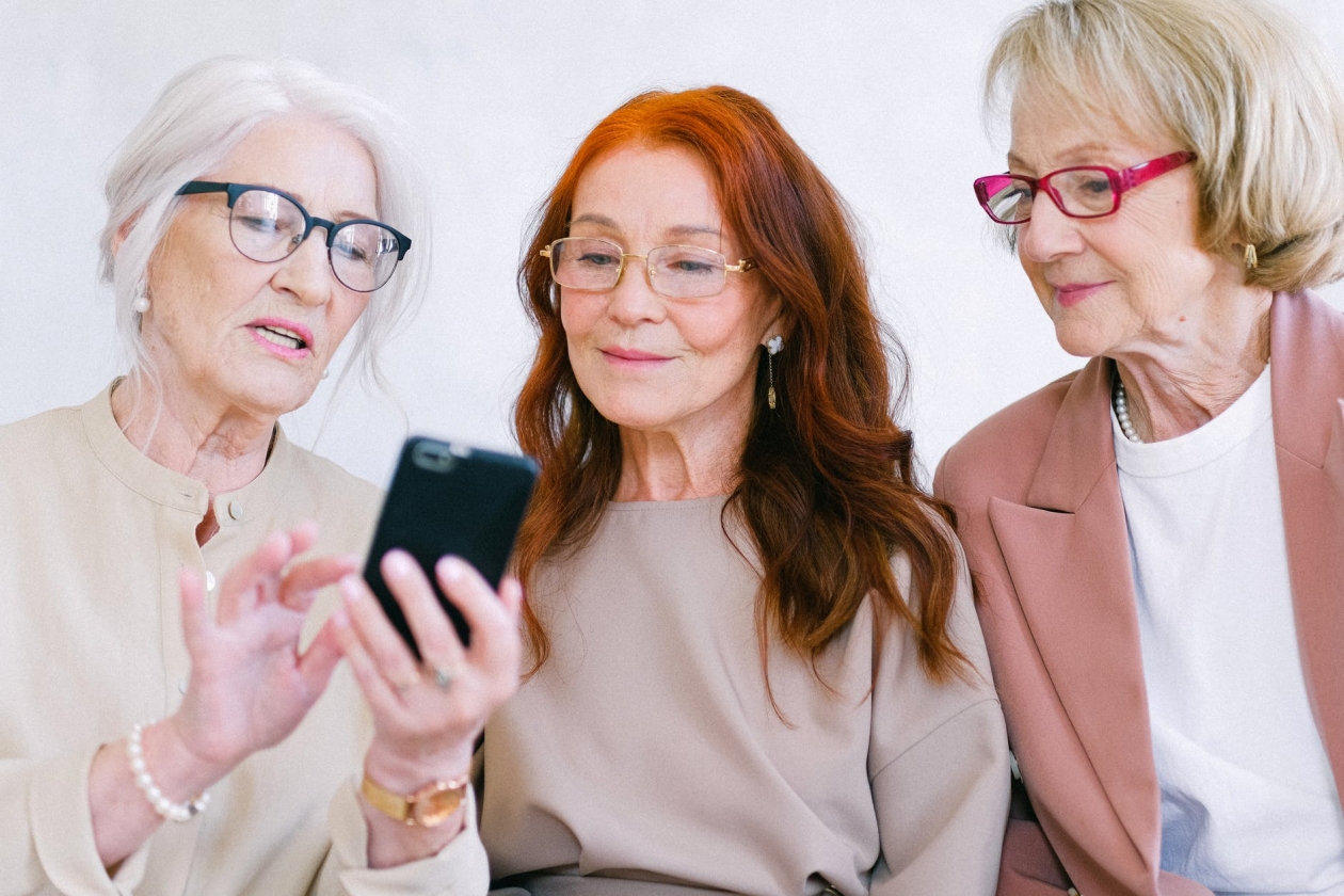 Модные фотосессии 2024 пенсионеров. Женские солнечные очки пенсионерам 2024 года. Что ожидает пенсионеров в 2024 году