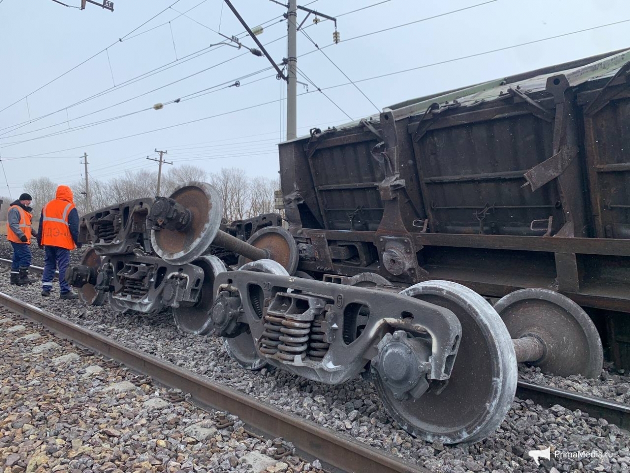 Сошел грузовой поезд