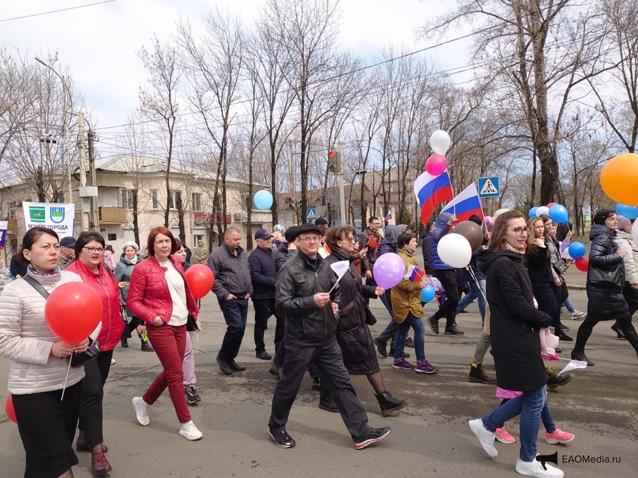 Майские праздники 2024 официальные в школе. Первомайские праздники. С праздником Первомая. Первое мая праздник. Парад Первомай.