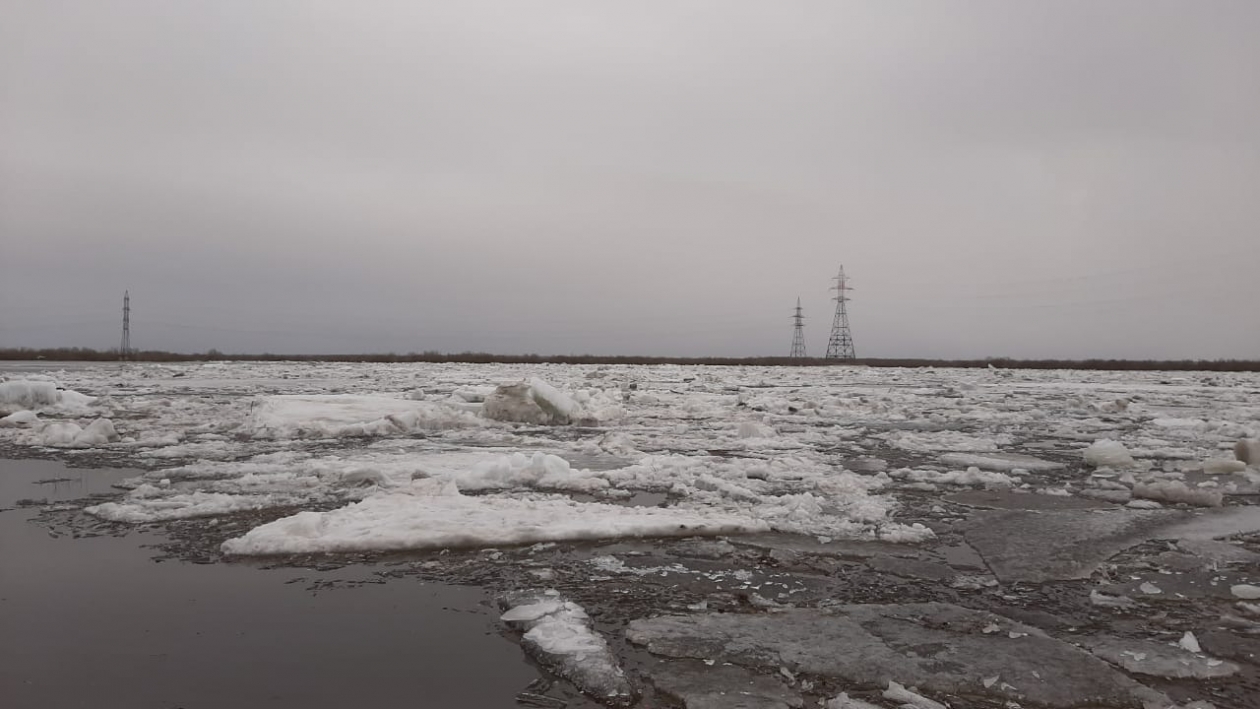 Ледоход якутск 2024 когда. 203 Якутск ледоход. Ледоход Якутск. Подвижка льда и река вскрылась. Критический уровень воды в Ленске.