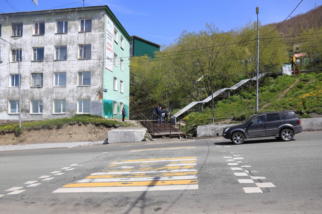 Камчатской улице 3. Красная сопка Петропавловск Камчатский. КП Петропавловск Камчатский. Старый Петропавловск-Камчатский улица красная сопка. Петропавловск-Камчатский население.