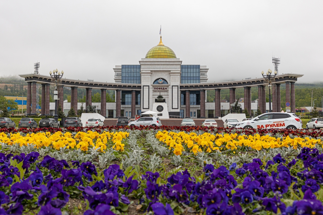 Площадь города Астаны в цветах