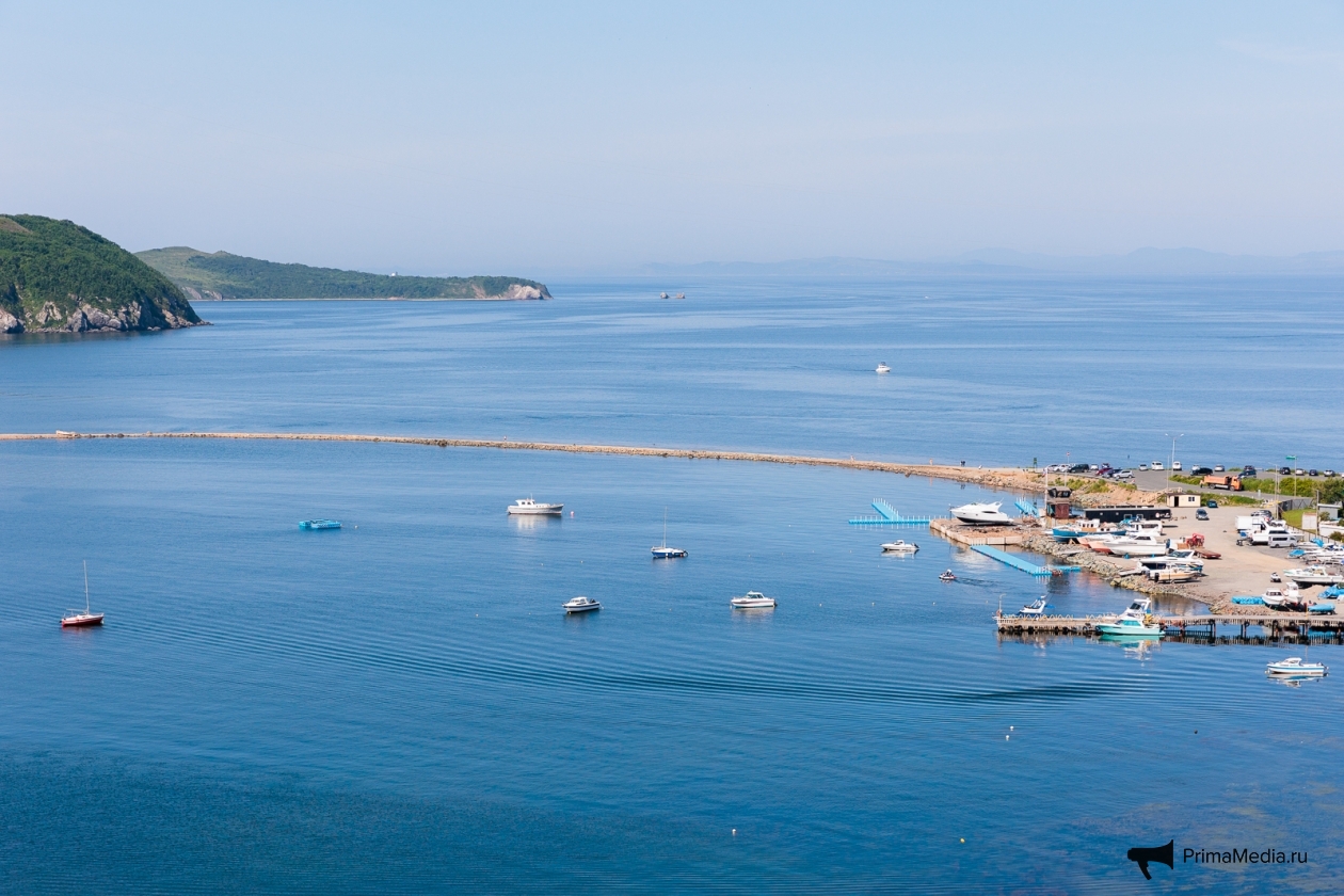 Отдых в владивостоке на море. Бухта Шамора Владивосток. Море Шамора Владивосток. Пляж Шамора Владивосток. Бухта Шамора Владивосток фото.