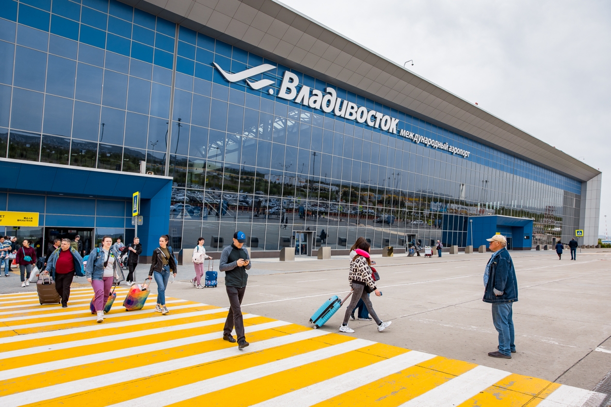 Владивосток сочи прямой. Рейсы в Сочи. Аэропорт Хабаровск новый. Авиакомпания IFLY В Сочи. Город Сочи зимой.