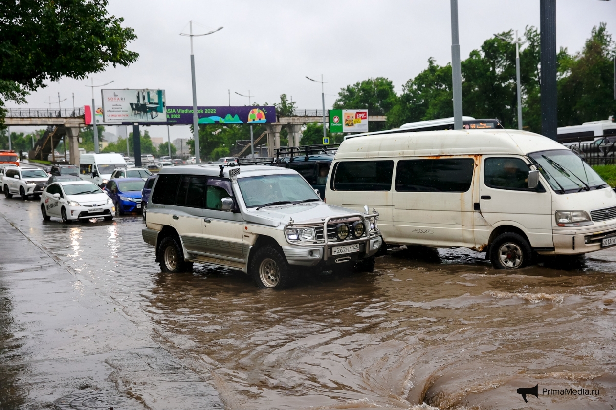 Свет и вода во владивостоке. Водоснабжение Владивосток. Владивосток вода покрасилась.