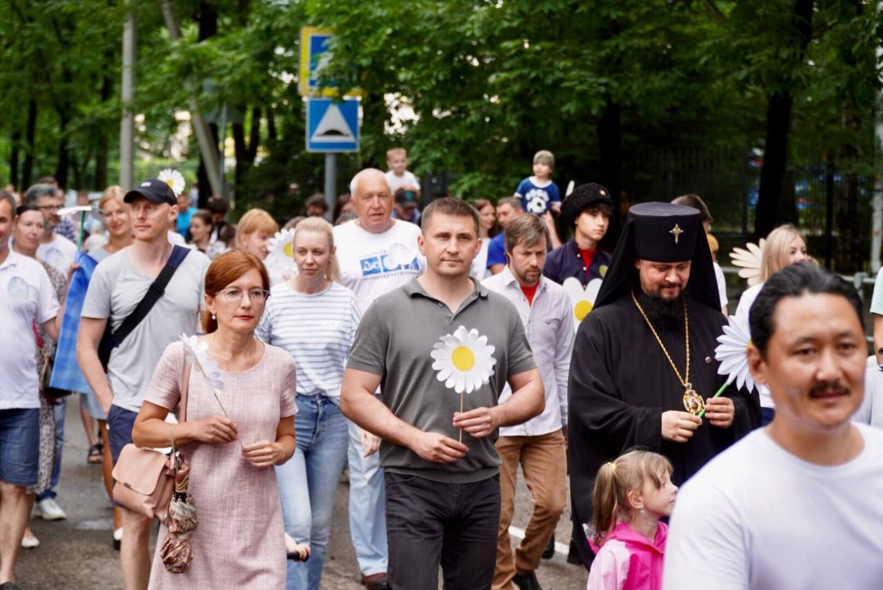 Парад семьи 2024. Парад колясок. С днём семьи любви и верности. День семьи 2023. Парад семей.