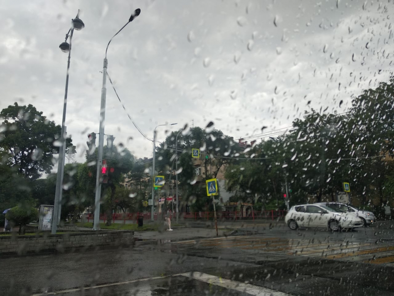 Погода когда закончится дождь. Дождливый день. Сильный дождь. Ливень фото. Дождь в Москве.