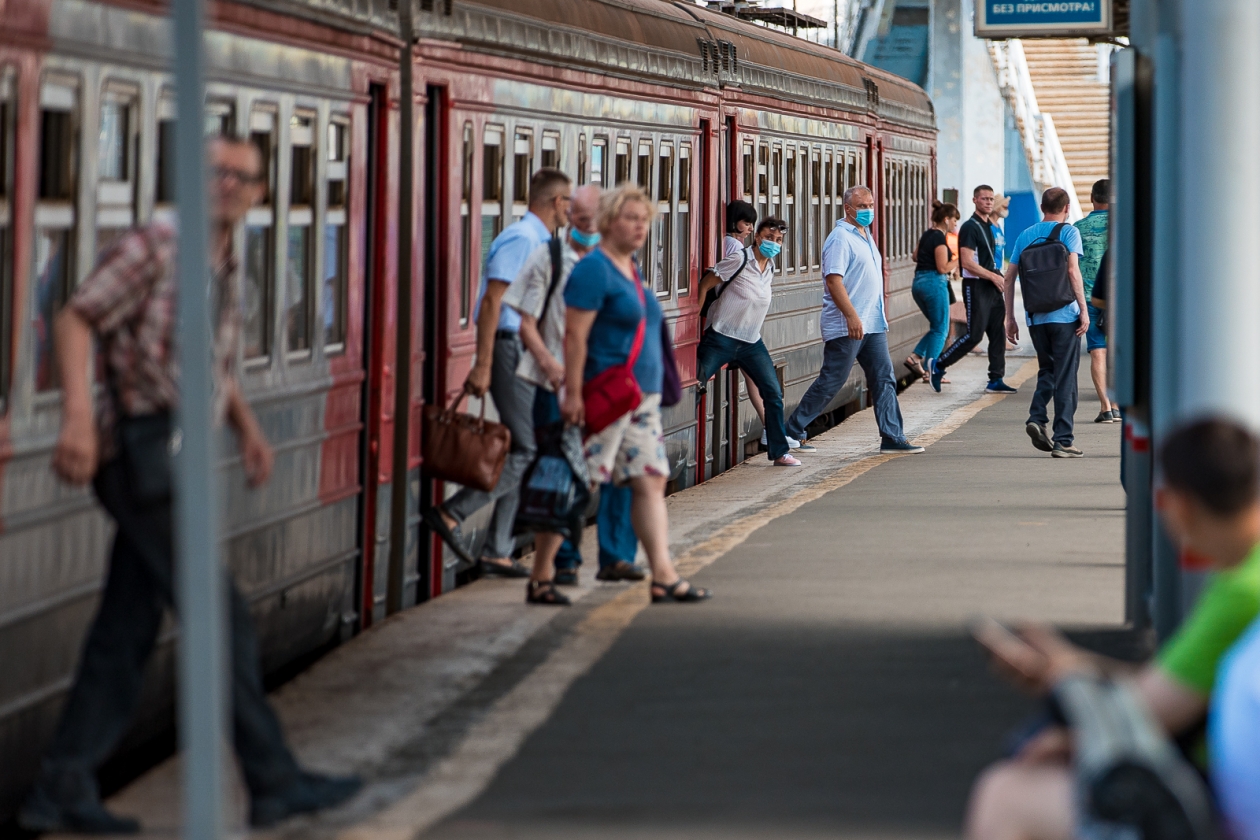 Изменения в сентябре 2016. Поезд на вокзале фото. Пассажирские перевозки поезд. Поезд Москва. Закрытие вокзалов.