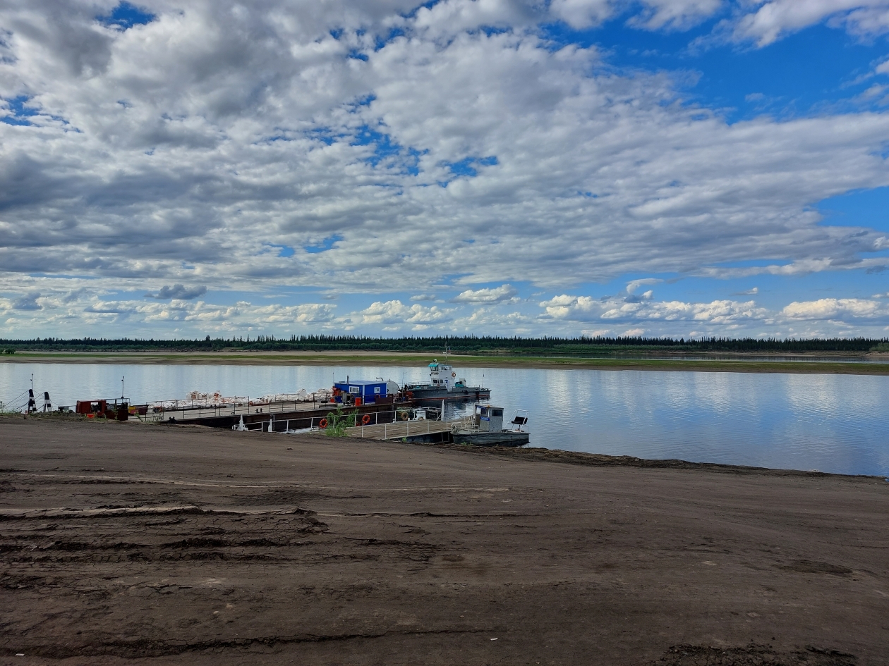 Паром якутск бестях. Переправа Бестях Якутск. Паромная переправа Якутск. Переправа Якутск-Нижний Бестях. Нижний Бестях переправа.