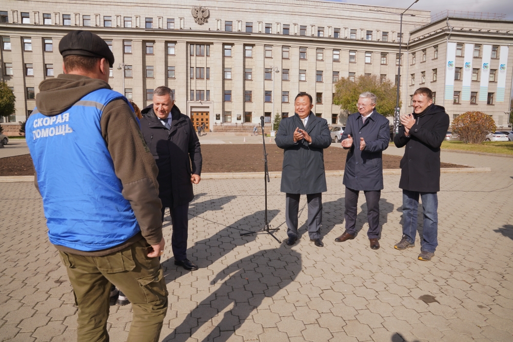 Официальные новости иркутска. Вручение. Савченко депутат Иркутск. Иркутские новости. Жуковский депутат Законодательного собрания.