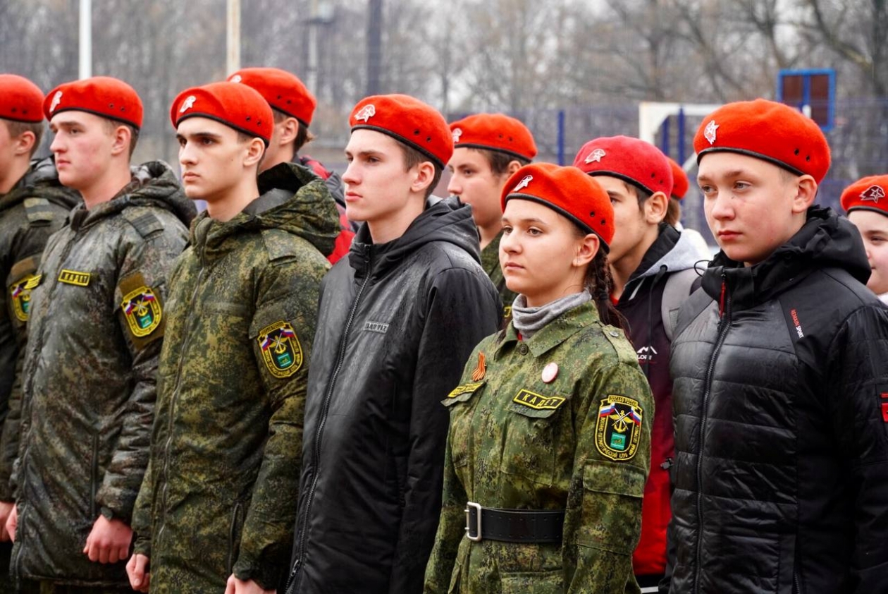 Игра победа москва. Победа в игре. Структура Юнармии. Формат фото юнармейцы.