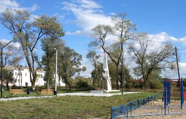 Погода хороль приморский на 10 дней. Парк офицеров. Дом офицеров в Хороле. Хороль Гарнизон. Хороль аэродром военный.