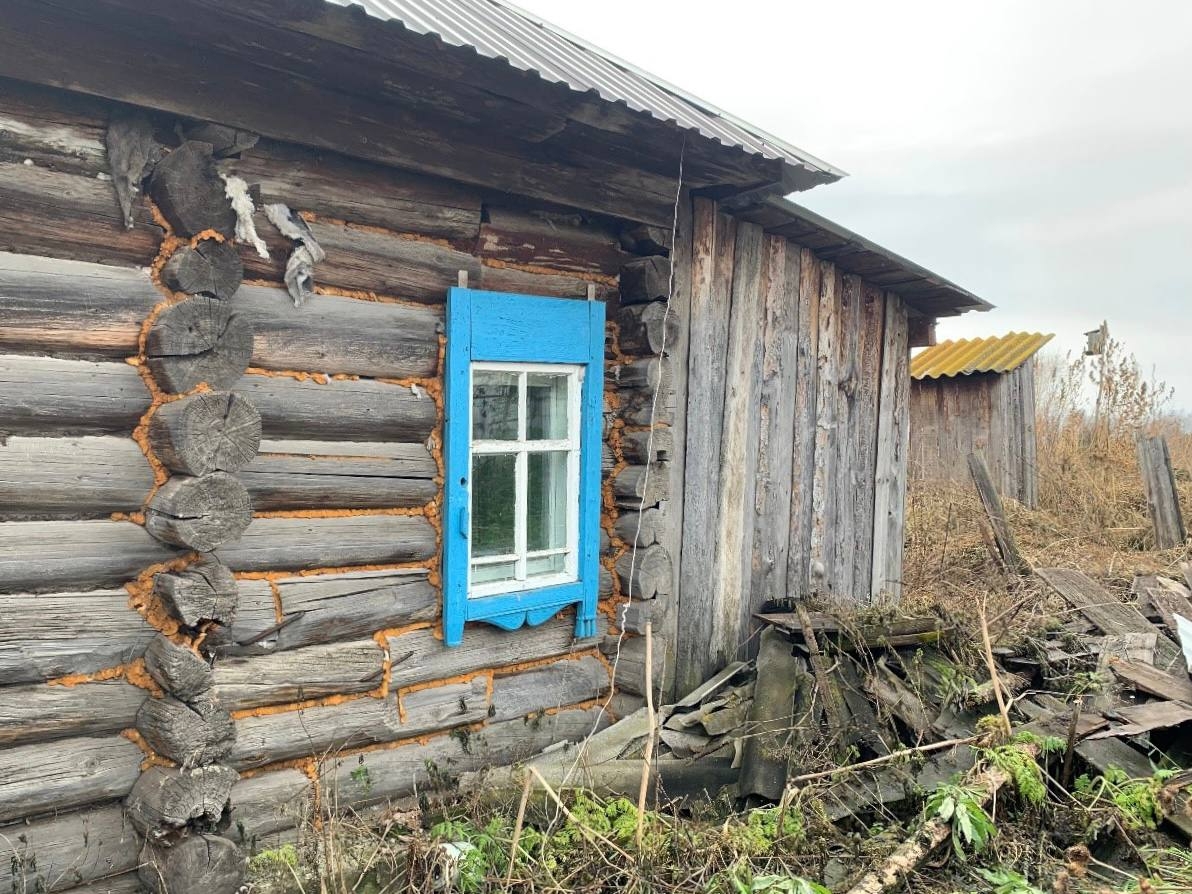 Аварийное жилье в красноярске. Ветхое жилье. Аварийное жилье. Ветхое жилье фото. Дети в аварийном жилье.