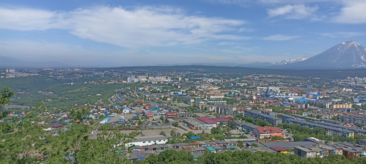 Петропавловск камчатский городские муниципальные округа. Столица Камчатки. Петропавловск-Камчатский мкрн кирпичики. Петропавловск Камчатский 7 уровней фото.