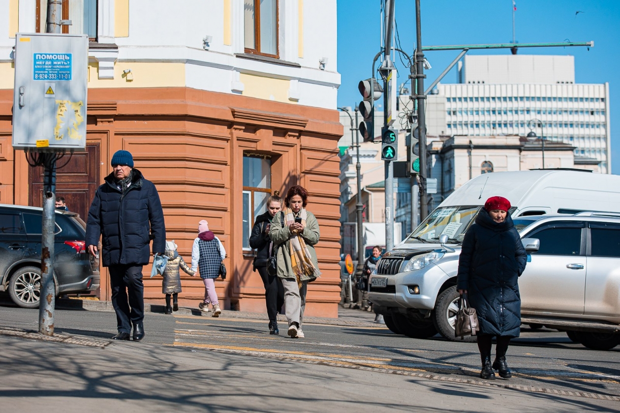 Вирус гуляет. Жители Владивостока. Советский Владивосток демонстрация.