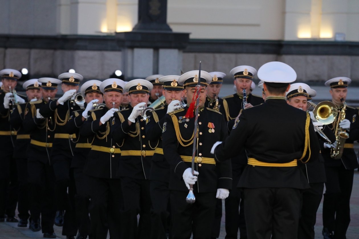 Программа амурские волны 2024. Военно-музыкальный фестиваль Амурские волны. Амурские волны Хабаровск. Группа Амурские волны Ростов на Дону. Фото сцены Амурские волны 2024 Хабаровск.