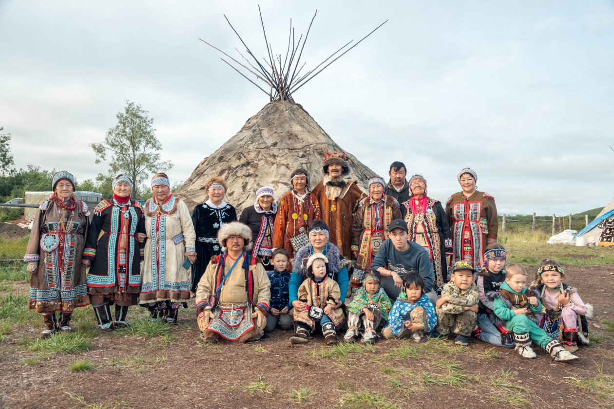 Северный народ 6 букв. Коренные народы. Костюм северных народов. Коренные народы Северо Запада.