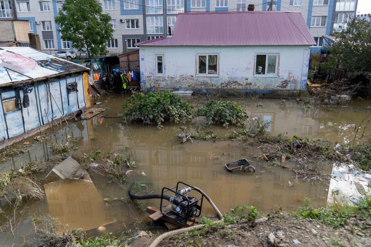 Затопление циклона в Севастополе 19.05. Дом который воду не проникает в дом который наводнение в Казахстане.