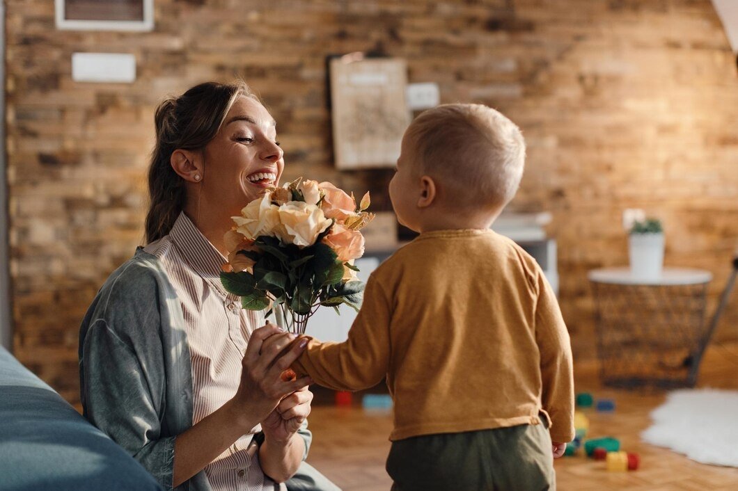 Мама представляет. Family talking photo.