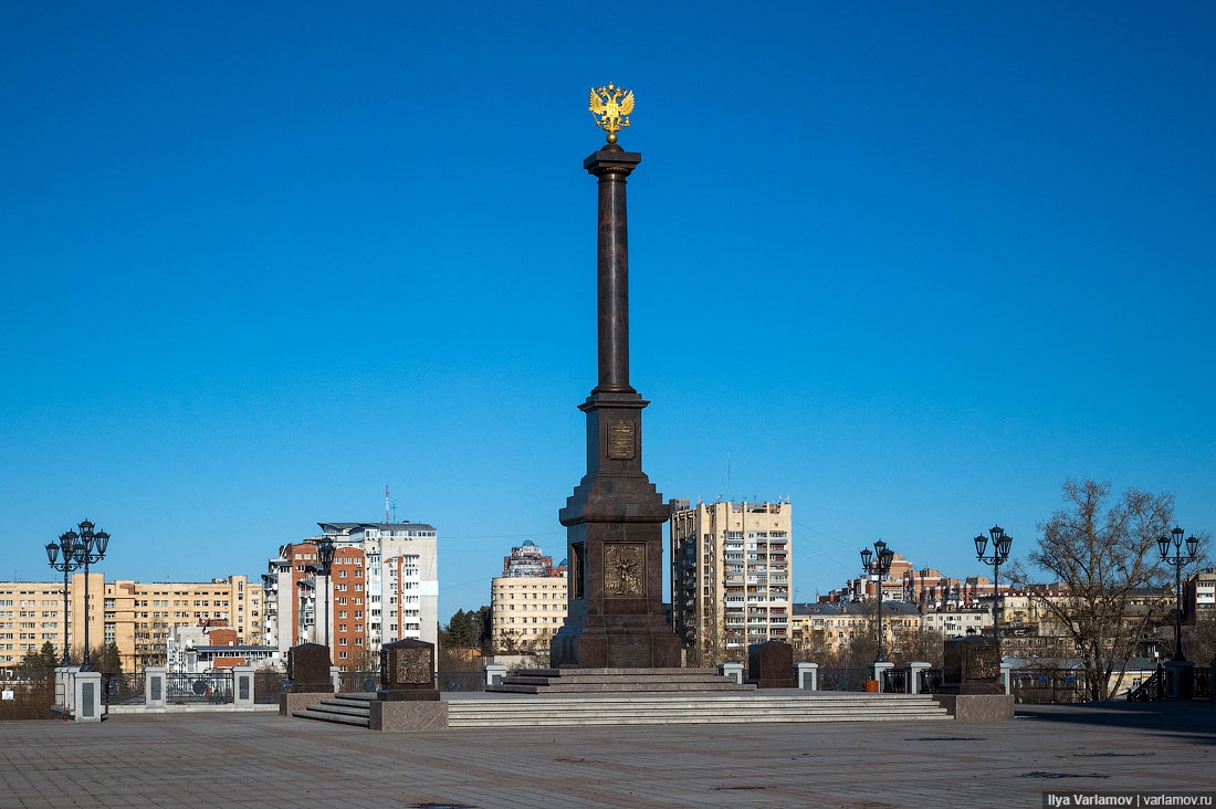 Герои города хабаровска. Стела «город воинской славы» (Хабаровск). Стела воинской славы Хабаровск. Площадь воинской славы Хабаровск. Площадь город воинской славы Хабаровск.